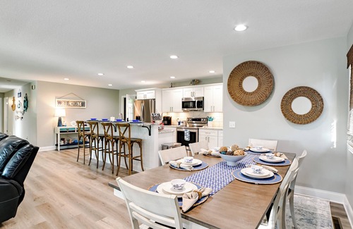 New Concord Casa | Beautiful Kentucky Lake Getaway w/ Dock & Deck!