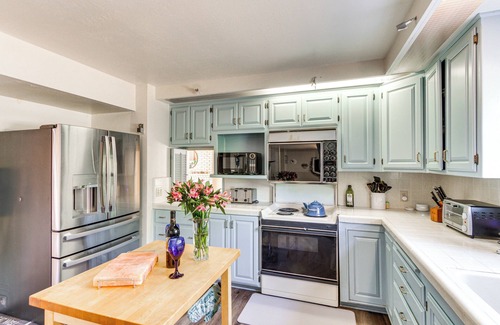 Sequoia National Forest Casa | Beautiful Kernville Home w/ Game Room & Mtn Views!