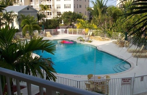 Islamorada Condominio | Hermoso condominio 'Keysey' con resbalón en una comunidad cerrada (VR-196)