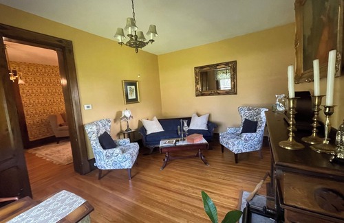 Canandaigua Cama Y Desayuno | Minutes from CMAC, downtown shops and restaurants .