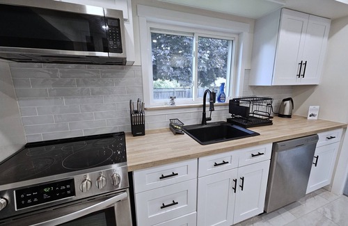 Kingston Casa | Beautiful Kingston House - 5 bedrooms, 2 Full bathrooms, 2 kitchens