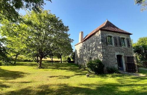 Cazillac Casa | Beautiful Lotoise house, located in a typical village. Large garden and swimming pool.