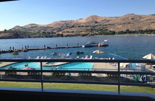 Chelan Condominio | Hermoso condominio frente al mar en el lago Chelan, a solo 3 cuadras del centro de Chelan