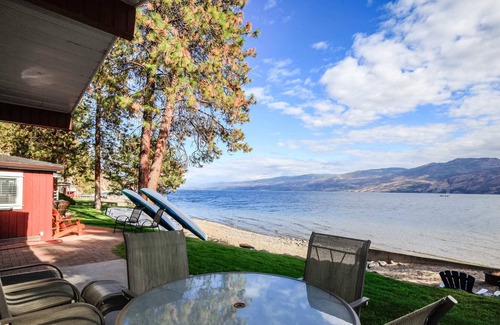 Central Okanagan Cabina | Beautiful Lake Front Cabin (Cabin #4)