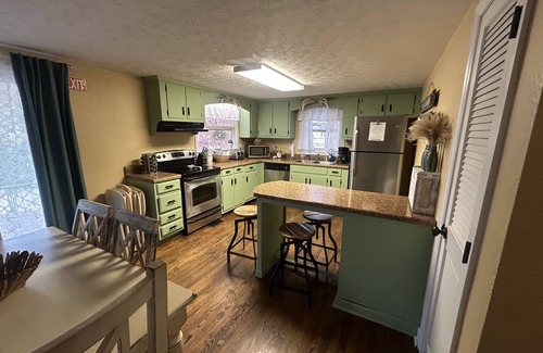 Dandridge Casa | Beautiful Lake Front Home overlooking Lake Douglas with Golf Cart!