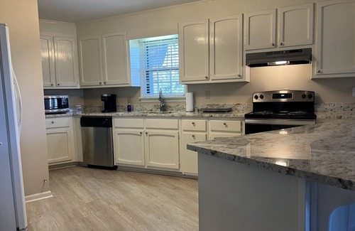 Northport Casa | Beautiful Lake Front Home with Amazing Views Located Just 15 miles to UA.