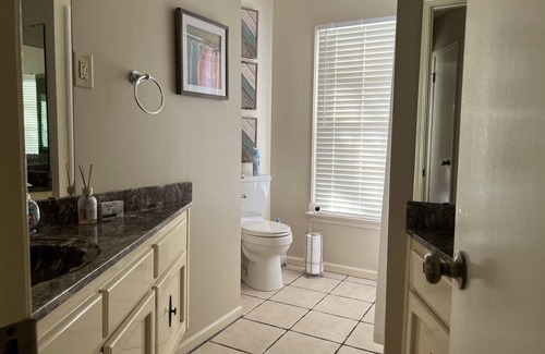 Northport Casa | Beautiful Lake Front Home with Amazing Views Located Just 15 miles to UA.
