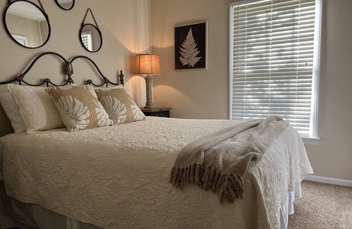 Northport Casa | Beautiful Lake Front Home with Amazing Views Located Just 15 miles to UA.