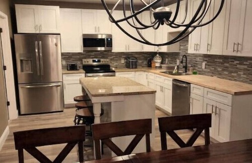 Gravois Mills Casa | beautiful lake house on lake of the ozarks