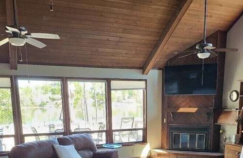 Perkinston Casa | Beautiful lake home on 3 acres in Silver Run Lakes