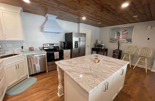 Seneca Apartamento | Beautiful Lake Keowee Flat minutes from Clemson University.