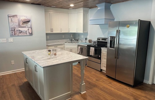 Seneca Apartamento | Beautiful Lake Keowee Flat minutes from Clemson University.