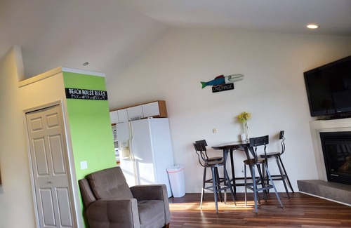 East Jordan Condominio | Hermoso condominio Lake Life en el lago Charlevoix con embarcación opcional.