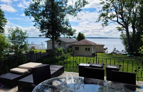Innisfil Cabaña | Beautiful Lake Simcoe Cottage