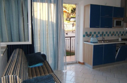 Magugnago Apartamento | Apartamento de nueva construcción con piscina.