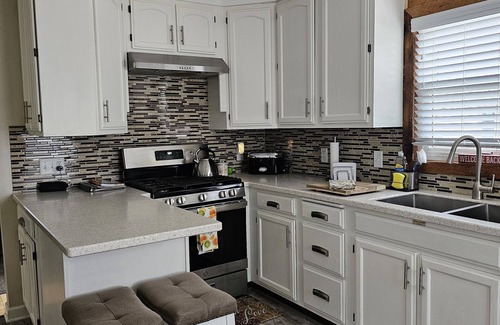 Lakeside Casa | Beautiful lake view, close to beach, completely redone, Pet friendly with no fee