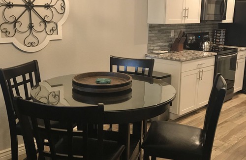 Desert Shores Condominio | Beautiful Lake View Condo - Newly Remodeled + Free WiFi