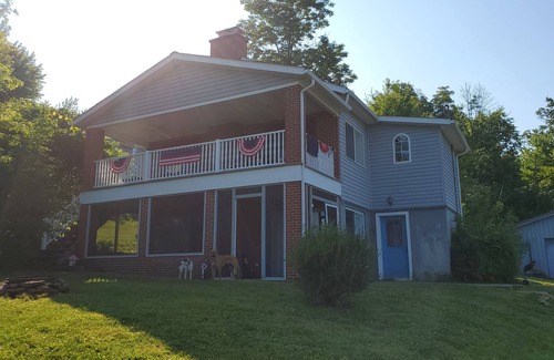 Senecaville Casa | Beautiful Lake view from the Upper Deck!! Entire House!