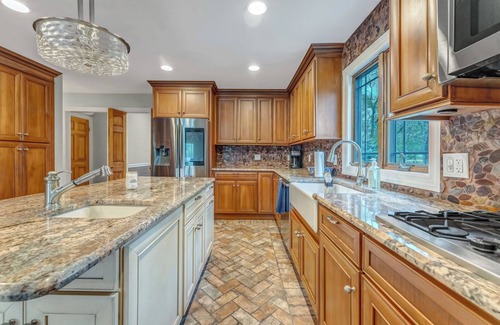 Lake Mohawk Casa | Beautiful lake views in this 4-bedroom house in Sparta