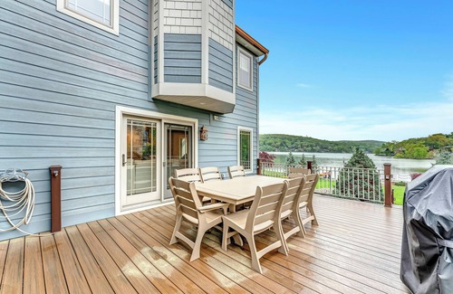 Lake Mohawk Casa | Beautiful lake views in this 4-bedroom house in Sparta