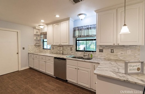Summerfield Casa | Beautiful Lake Weir lakefront 2/2 house with private dock, beach, huge yard.