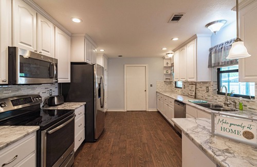 Summerfield Casa | Beautiful Lake Weir lakefront 2/2 house with private dock, beach, huge yard.