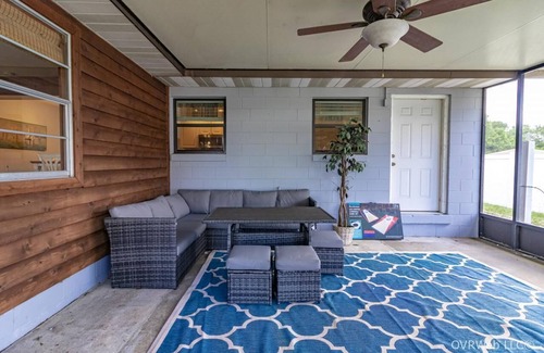 Summerfield Casa | Beautiful Lake Weir lakefront 2/2 house with private dock, beach, huge yard.