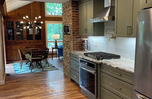 Boothbay Harbor Chalet De Esquí | Beautiful Lakefront home with private dock - close to everything.