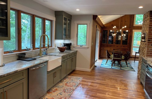 Boothbay Harbor Chalet De Esquí | Beautiful Lakefront home with private dock - close to everything.