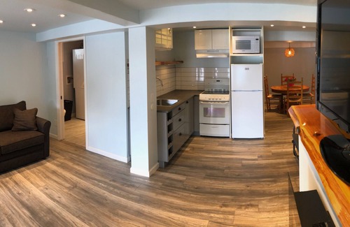 Youbou Apartamento | Hermosa suite privada frente al lago en el lago Cowichan - Capacidad 5