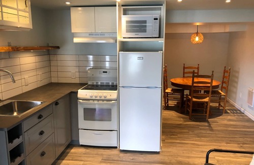 Youbou Apartamento | Hermosa suite privada frente al lago en el lago Cowichan - Capacidad 5