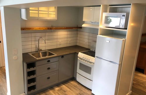 Youbou Apartamento | Hermosa suite privada frente al lago en el lago Cowichan - Capacidad 5