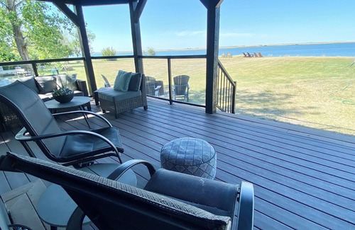 Saskatchewan Casa | Beautiful Lakefront Paradise on Last Mountain Lake