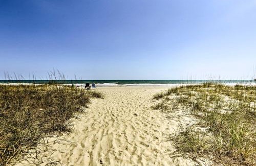 Arcadian Shores Apartamento | Beautiful Lakefront Condo Easy Walk to the Beach!