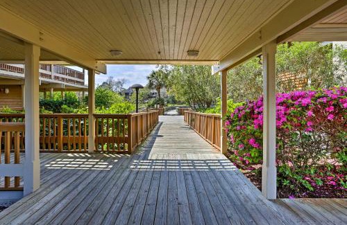 Arcadian Shores Apartamento | Beautiful Lakefront Condo Easy Walk to the Beach!
