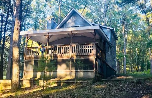 White Mills Casa | Beautiful Lakefront Chalet in the Poconos!