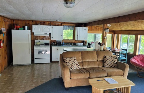 Lucerne-in-Maine Cabaña | Cottage Lakefront hermosa con vistas a la montaña