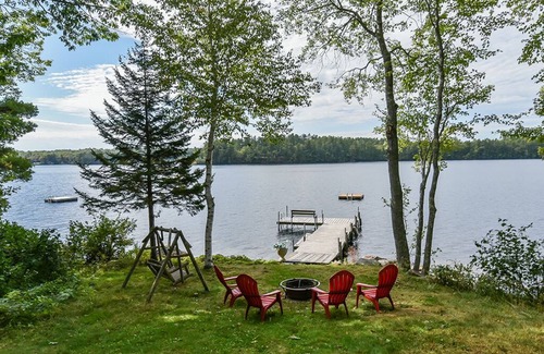 Raymond Casa | Beautiful Lakefront Escape - Book Your Fall Foliage GetAway!