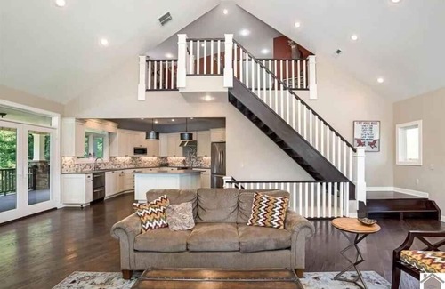 Eddyville Casa | Beautiful lakefront home away from home.