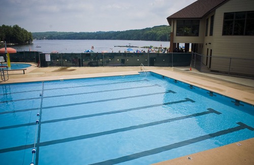 Hamlin Casa | Hermosa casa frente al lago Pocono: muelle privado, canoas, kayaks, pesca y más