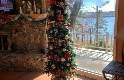 Edgemont Casa | Beautiful lakefront home! Beach your boat, swim, kayak and more! Sleeps 2-10.
