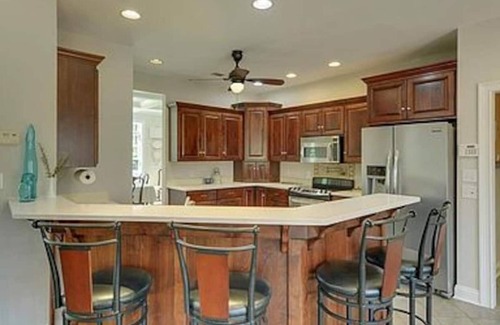 Hartwell Casa | Beautiful lakefront home on over an acre with lots of room, views, and amenities
