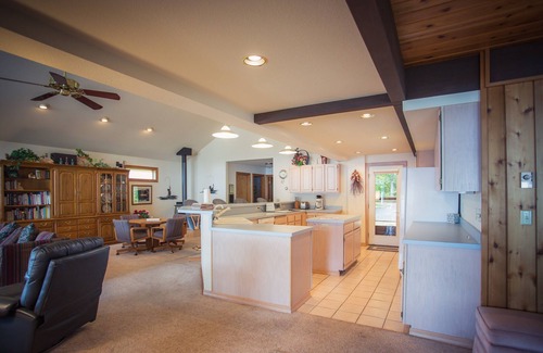 McCall Casa | Hermosa casa frente al lago en North Beach con muelle privado