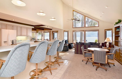 McCall Casa | Hermosa casa frente al lago en North Beach con muelle privado