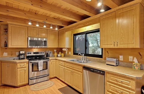 Laurel Lakes Cabina | Hermosa cabaña en Lakefront Log en Peaceful Lake ~ Lake Lure Area
