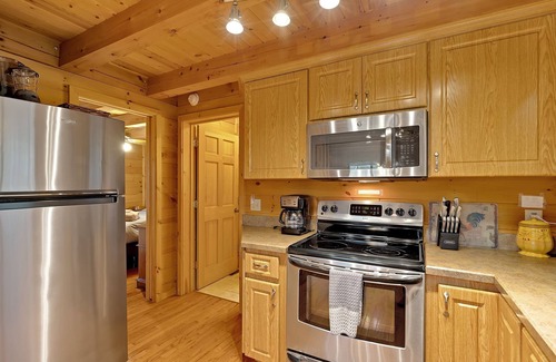 Laurel Lakes Cabina | Hermosa cabaña en Lakefront Log en Peaceful Lake ~ Lake Lure Area
