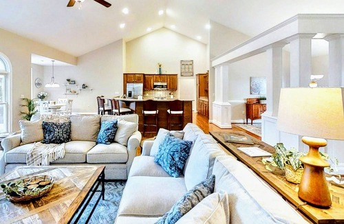 Cats Paw Casa | Beautiful Lakefront Lake Anna Views, Dock, Firepit