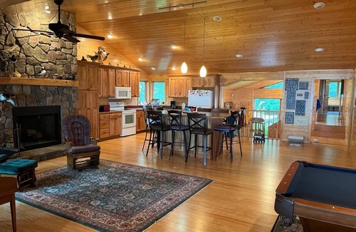 Aitkin Cabina | Beautiful Lakefront Property with Guesthouse