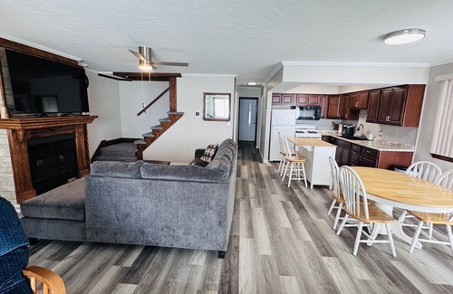 Prudenville Casa | Beautiful Lakefront House on Houghton Lake - 3 Beds, 3 Baths