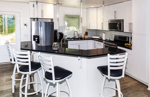 Glenn Haven Shores Casa | Beautiful Lakefront Home with Private Association Beach Access